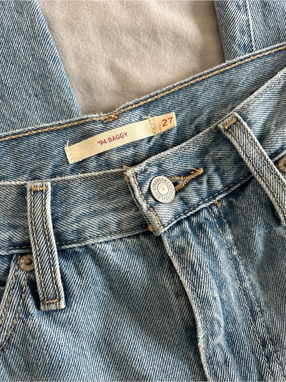 ‘94 Levi's Women's Trending Jeans Baggy Light Wash Denim Distressed
